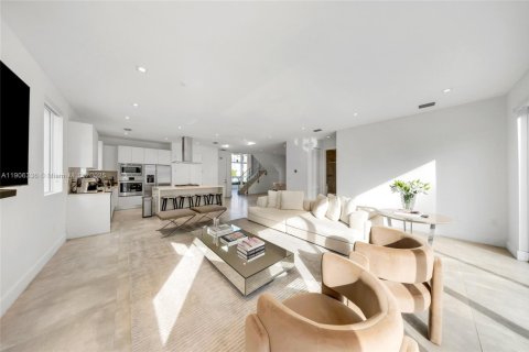 Villa ou maison à vendre à Doral, Floride: 5 chambres, 289.2 m2 № 1956914 - photo 11