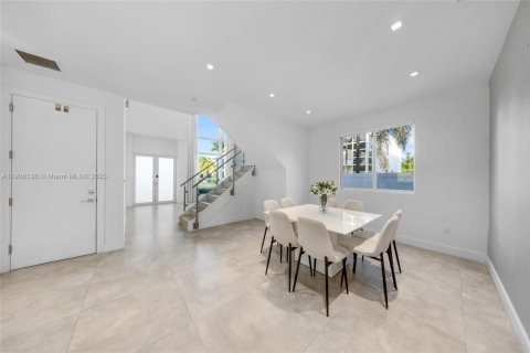 Villa ou maison à vendre à Doral, Floride: 5 chambres, 289.2 m2 № 1956914 - photo 6