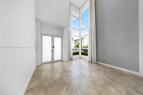 Villa ou maison à vendre à Doral, Floride: 5 chambres, 289.2 m2 № 1956914 - photo 4