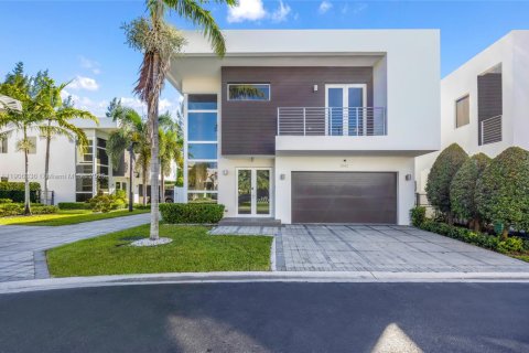 Villa ou maison à vendre à Doral, Floride: 5 chambres, 289.2 m2 № 1956914 - photo 1