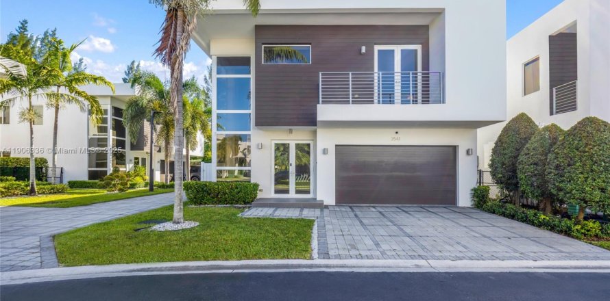 Villa ou maison à Doral, Floride 5 chambres, 289.2 m2 № 1956914