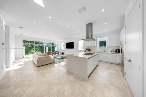 Villa ou maison à vendre à Doral, Floride: 5 chambres, 289.2 m2 № 1956914 - photo 8