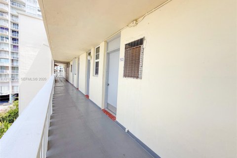 Снять в аренду кондоминиум в Авентура, Флорида 1 спальня, 70.88м2, № 2077928 - фото 3