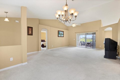 House in Summerfield, Florida 3 bedrooms, 165.55 sq.m. № 1907689 - photo 9