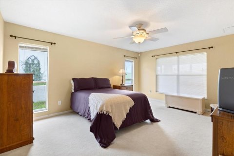 House in Summerfield, Florida 3 bedrooms, 165.55 sq.m. № 1907689 - photo 19