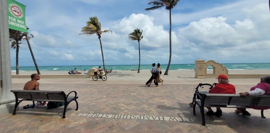 Condominio en Hollywood, Florida, 1 dormitorio № 1034059