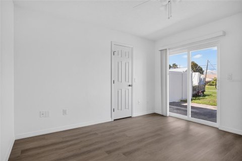 Immobilier commercial à vendre à Englewood, Floride: 4 chambres, 180.6 m2 № 2379695 - photo 8