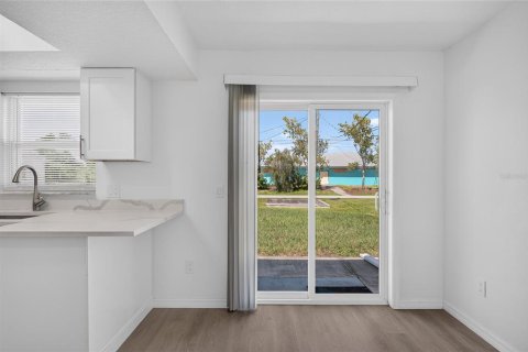 Immobilier commercial à vendre à Englewood, Floride: 4 chambres, 180.6 m2 № 2379695 - photo 6