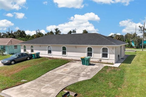 Immobilier commercial à Englewood, Floride 4 chambres, 180.6 m2 № 2379695