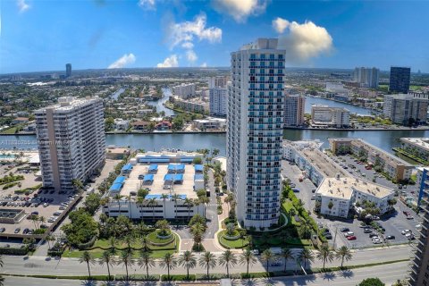 Condo in Hallandale Beach, Florida, 3 bedrooms  № 1818243 - photo 7