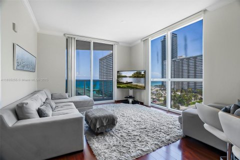 Condo in Hallandale Beach, Florida, 3 bedrooms  № 1818243 - photo 27