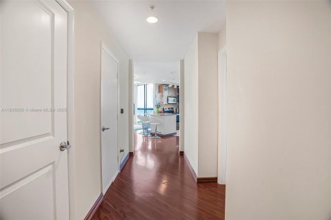 Condo in Hallandale Beach, Florida, 3 bedrooms  № 1818243 - photo 19
