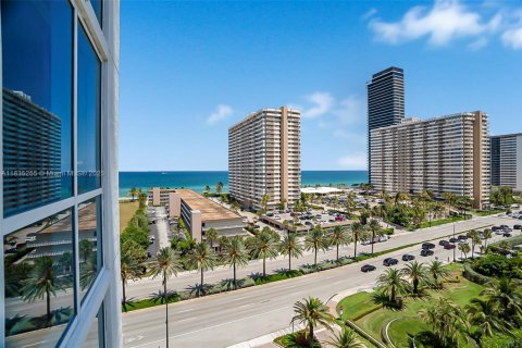 Condo in Hallandale Beach, Florida, 3 bedrooms  № 1818243 - photo 10