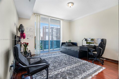 Condo in Hallandale Beach, Florida, 3 bedrooms  № 1818243 - photo 30
