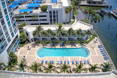 Condo in Hallandale Beach, Florida, 3 bedrooms  № 1818243 - photo 9