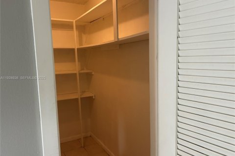 Apartment in Fort Lauderdale, Florida 2 bedrooms, 645.76 sq.m. № 1987178 - photo 21