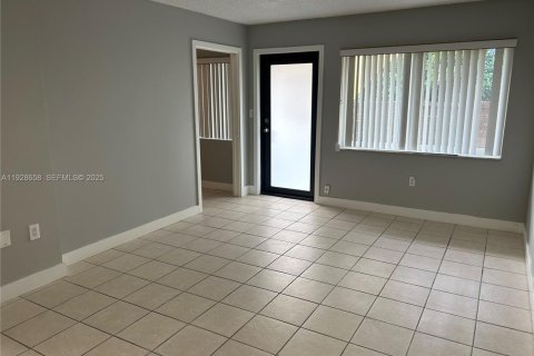 Apartment in Fort Lauderdale, Florida 2 bedrooms, 645.76 sq.m. № 1987178 - photo 5