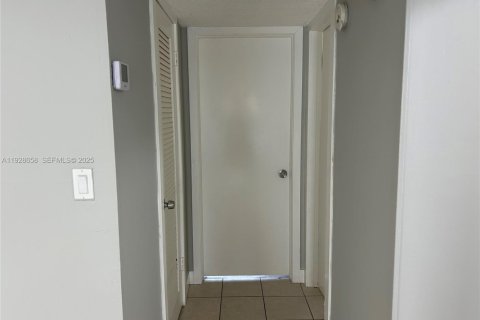 Apartment in Fort Lauderdale, Florida 2 bedrooms, 645.76 sq.m. № 1987178 - photo 20