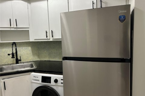 Apartment in Fort Lauderdale, Florida 2 bedrooms, 645.76 sq.m. № 1987178 - photo 13