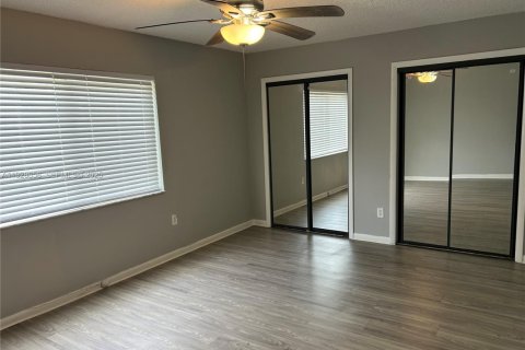 Apartment in Fort Lauderdale, Florida 2 bedrooms, 645.76 sq.m. № 1987178 - photo 9