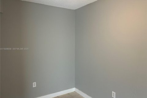 Apartment in Fort Lauderdale, Florida 2 bedrooms, 645.76 sq.m. № 1987178 - photo 18