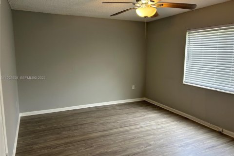 Apartment in Fort Lauderdale, Florida 2 bedrooms, 645.76 sq.m. № 1987178 - photo 8