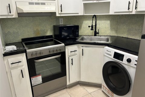 Apartment in Fort Lauderdale, Florida 2 bedrooms, 645.76 sq.m. № 1987178 - photo 14