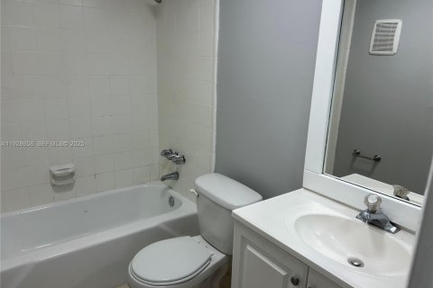 Apartment in Fort Lauderdale, Florida 2 bedrooms, 645.76 sq.m. № 1987178 - photo 23