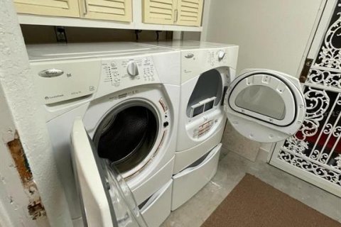 Снять в аренду виллу или дом в Сарасота, Флорида 5 комнат, 125.51м2, № 2097966 - фото 8