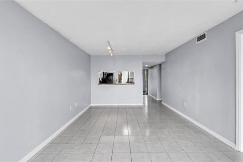 Copropriété à vendre à Tampa, Floride: 2 chambres, 94.67 m2 № 1907377 - photo 12