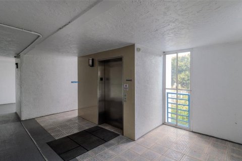 Copropriété à vendre à Tampa, Floride: 2 chambres, 94.67 m2 № 1907377 - photo 6