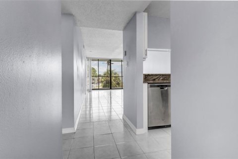 Copropriété à vendre à Tampa, Floride: 2 chambres, 94.67 m2 № 1907377 - photo 11