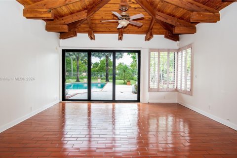 House in Miami, Florida 4 bedrooms, 450.48 sq.m. № 2022615 - photo 20