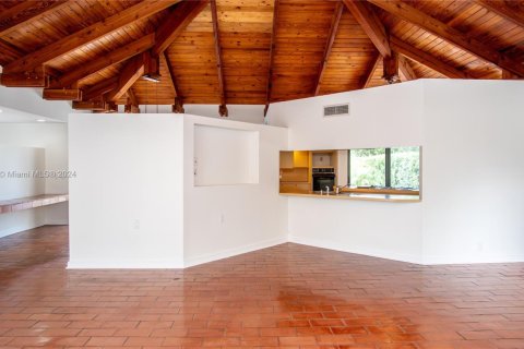 House in Miami, Florida 4 bedrooms, 450.48 sq.m. № 2022615 - photo 25