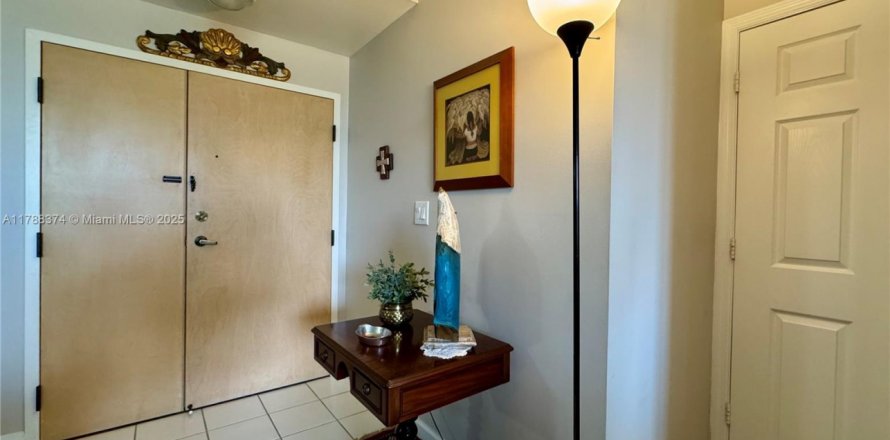 Condo in Doral, Florida, 3 bedrooms  № 2015002