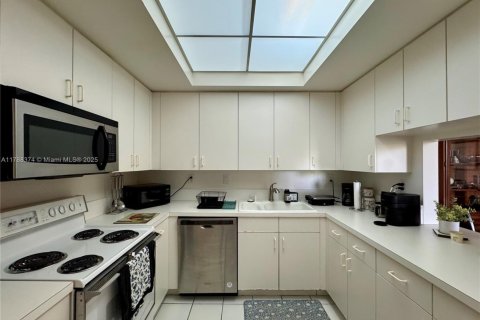 Condo in Doral, Florida, 3 bedrooms  № 2015002 - photo 11