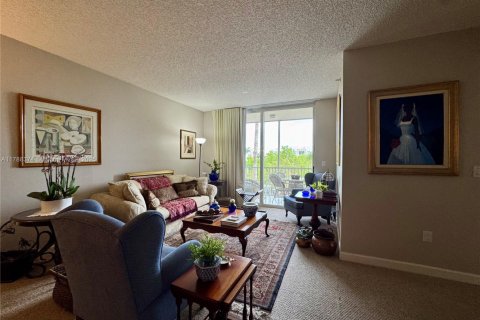 Condo in Doral, Florida, 3 bedrooms  № 2015002 - photo 3