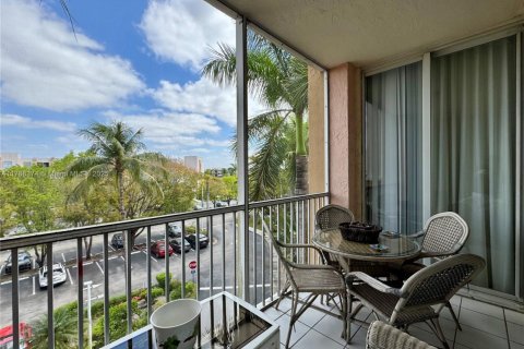 Condo in Doral, Florida, 3 bedrooms  № 2015002 - photo 25