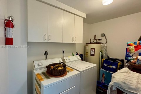 Condo in Doral, Florida, 3 bedrooms  № 2015002 - photo 23