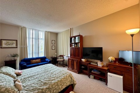 Condo in Doral, Florida, 3 bedrooms  № 2015002 - photo 14