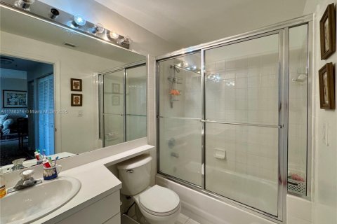 Condo in Doral, Florida, 3 bedrooms  № 2015002 - photo 22