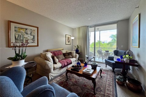 Condo in Doral, Florida, 3 bedrooms  № 2015002 - photo 6