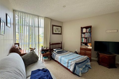 Condo in Doral, Florida, 3 bedrooms  № 2015002 - photo 20