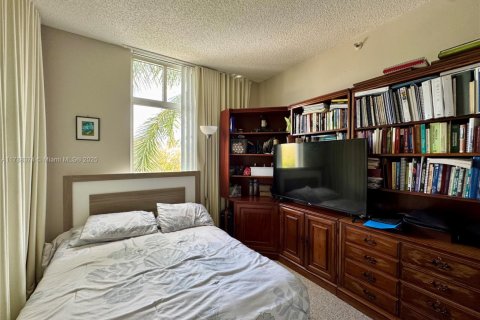 Condo in Doral, Florida, 3 bedrooms  № 2015002 - photo 19