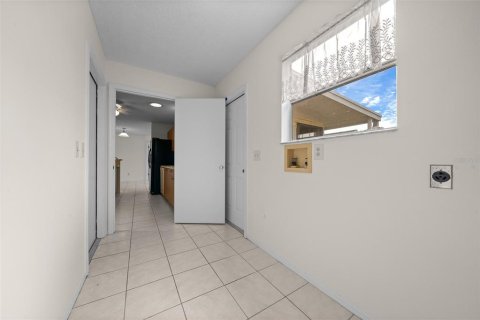 Купить виллу или дом в Леди-Лейк, Флорида 3 комнаты, 102.75м2, № 1553087 - фото 28