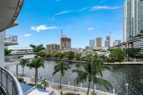Купить кондоминиум в Майами, Флорида 67.54м2, № 2048030 - фото 4