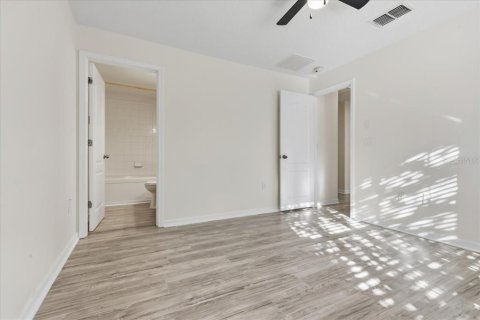 Townhouse in Zephyrhills, Florida 3 bedrooms, 126.63 sq.m. № 2195999 - photo 29
