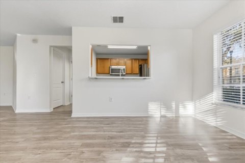 Townhouse in Zephyrhills, Florida 3 bedrooms, 126.63 sq.m. № 2195999 - photo 15