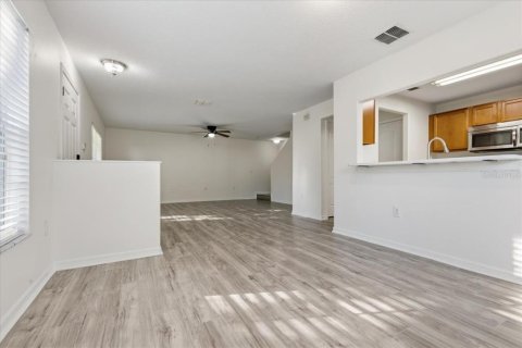 Townhouse in Zephyrhills, Florida 3 bedrooms, 126.63 sq.m. № 2195999 - photo 14