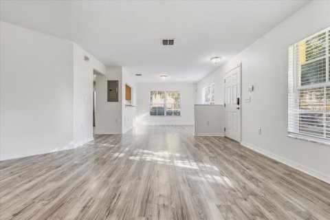 Townhouse in Zephyrhills, Florida 3 bedrooms, 126.63 sq.m. № 2195999 - photo 12